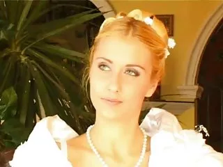 سینه کلان, کلیپسکسیایرانی زن در یک مجموعه ویدیویی با پسر خوردن آن